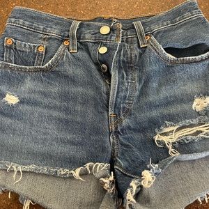 Levi’s 501 Jean shorts dark wash size: 24